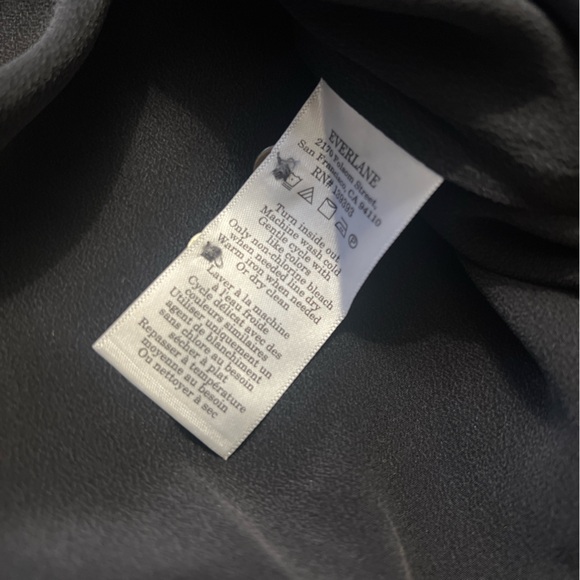 NWT Everlane The Washable Silk Relaxed Shirt Button Down Black Blouse Size 6 - Picture 11 of 15